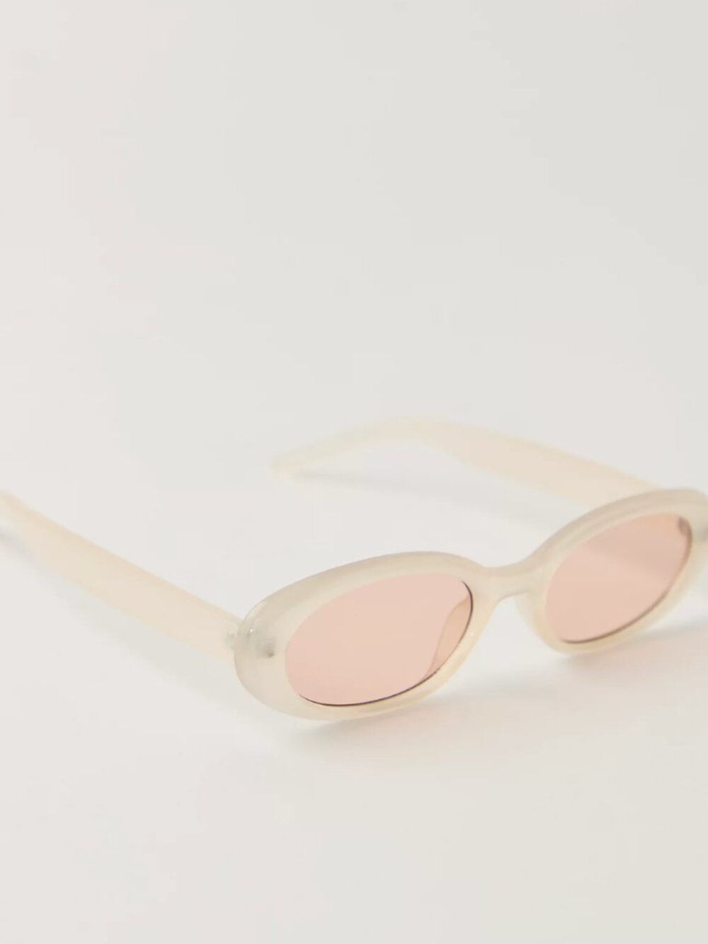 FREE PEOPLE STELLA IVORY ROUND SUNGLASSES - Picture 2 of 3